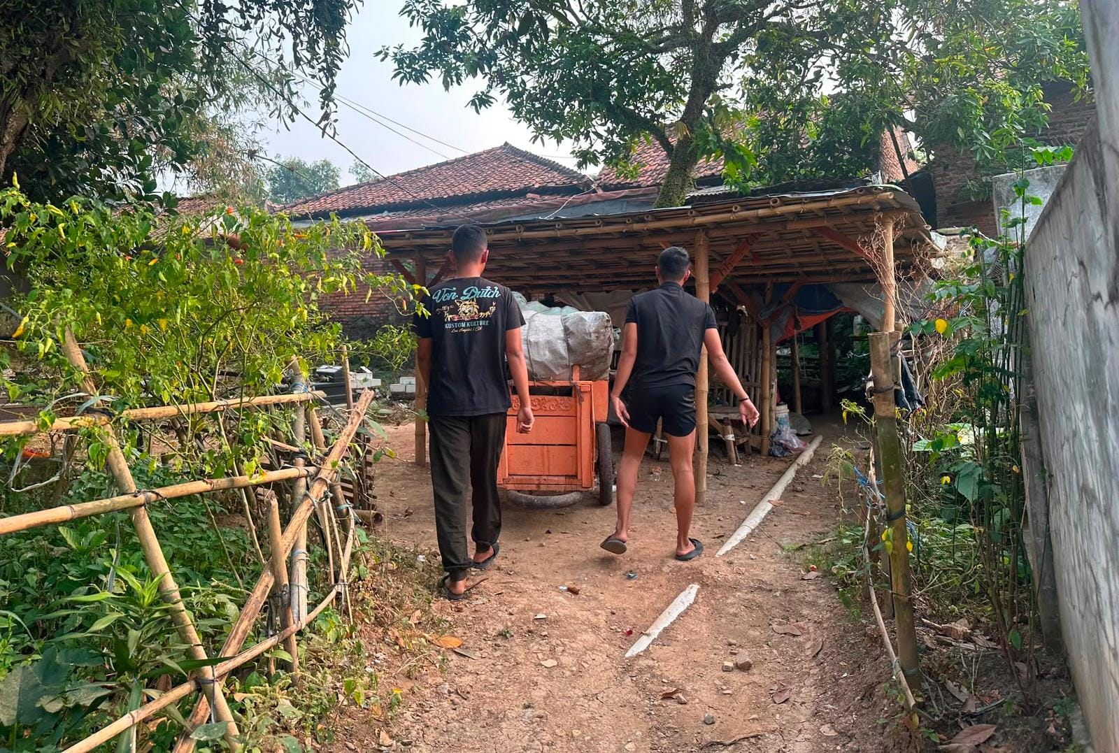 TMMD ke-129 Kodim 0509/Kab Bekasi Hari ke 4 Giat Curve Pangkalan Desa Wibawamulya