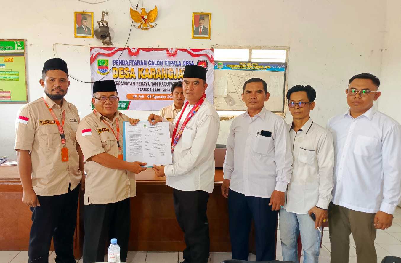 Antusiasme Warga Membludak, Ratusan Massa Antar Anwar Saepudin Mendaftar Pilkades Karangjaya