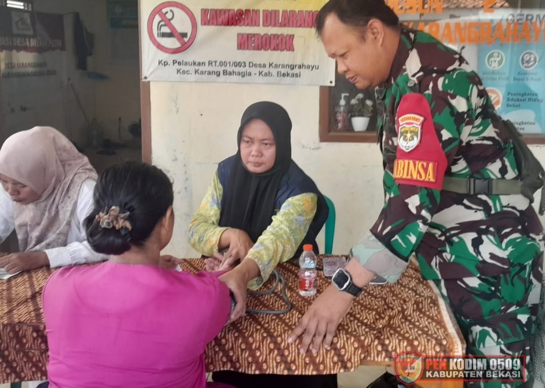 Babinsa AD Karangrahayu, Hadiri Bakti Kesehatan TNI