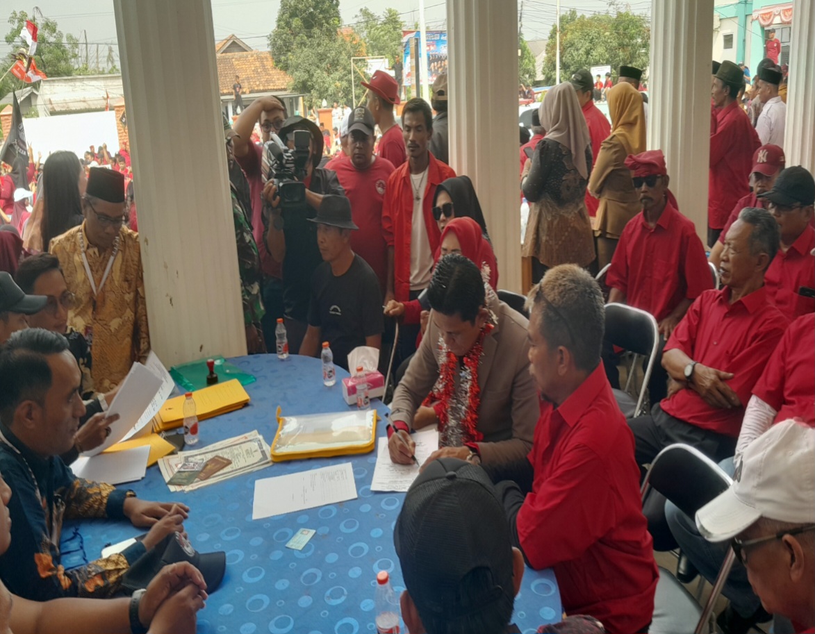 Incumbent Sumardi Resmi Daftar Pilkades Karangmukti, Panitia Catat Tiga Bakal Calon