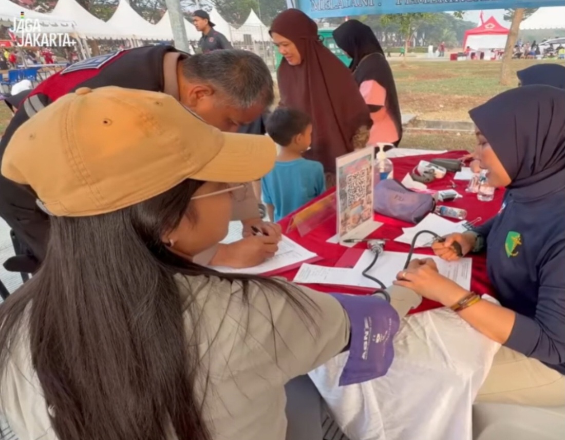 Jaga Jakarta Jaga Bekasi, Bhakti Kesehatan Polres Metro Bekasi Layani Ratusan Masyarakat di CFD AEON Deltamas
