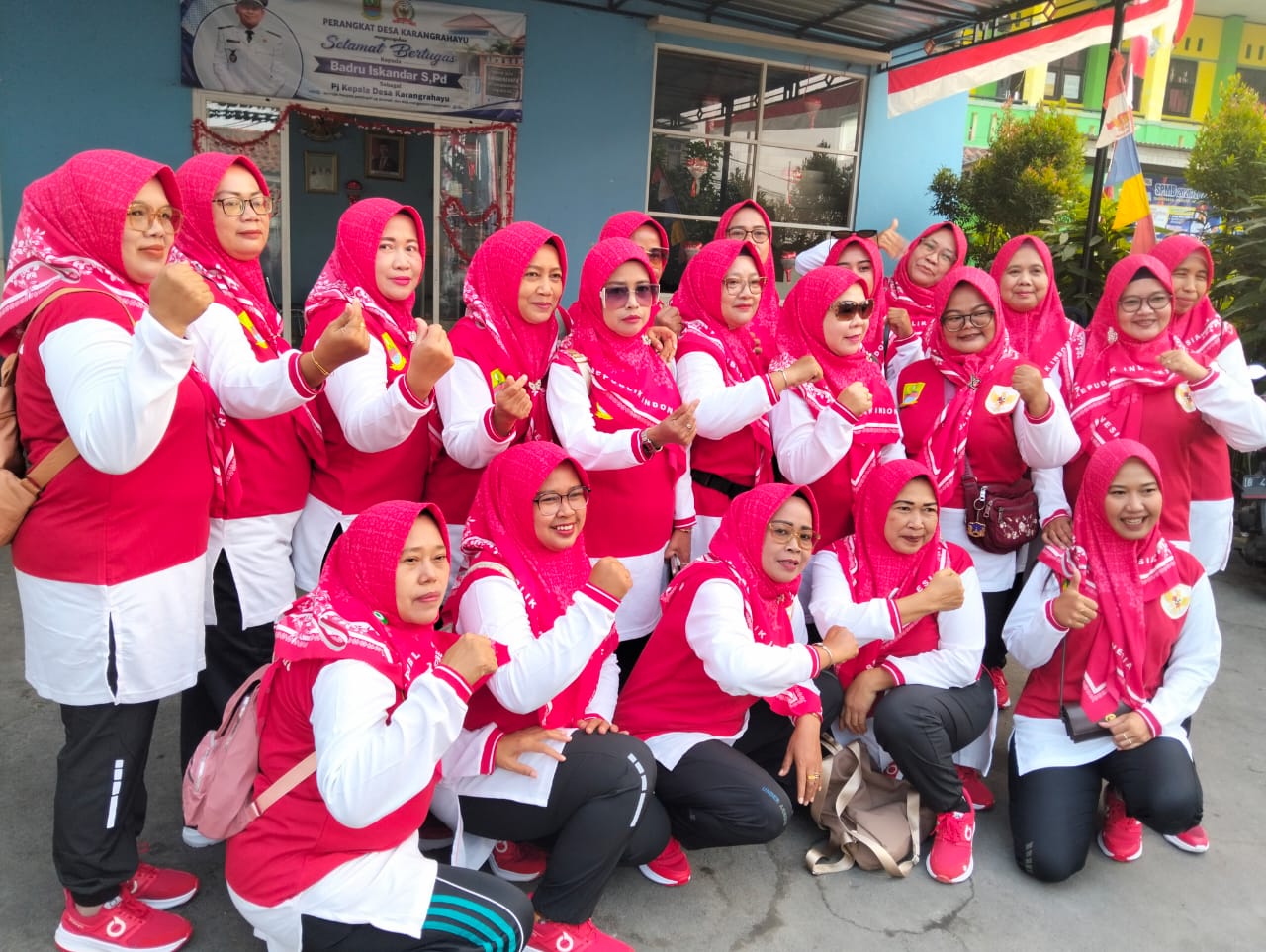 Pemdes Karangrahayu Semarakkan Gerak Jalan Sehat HUT Kabupaten Bekasi ke-76 dan HUT RI ke-81