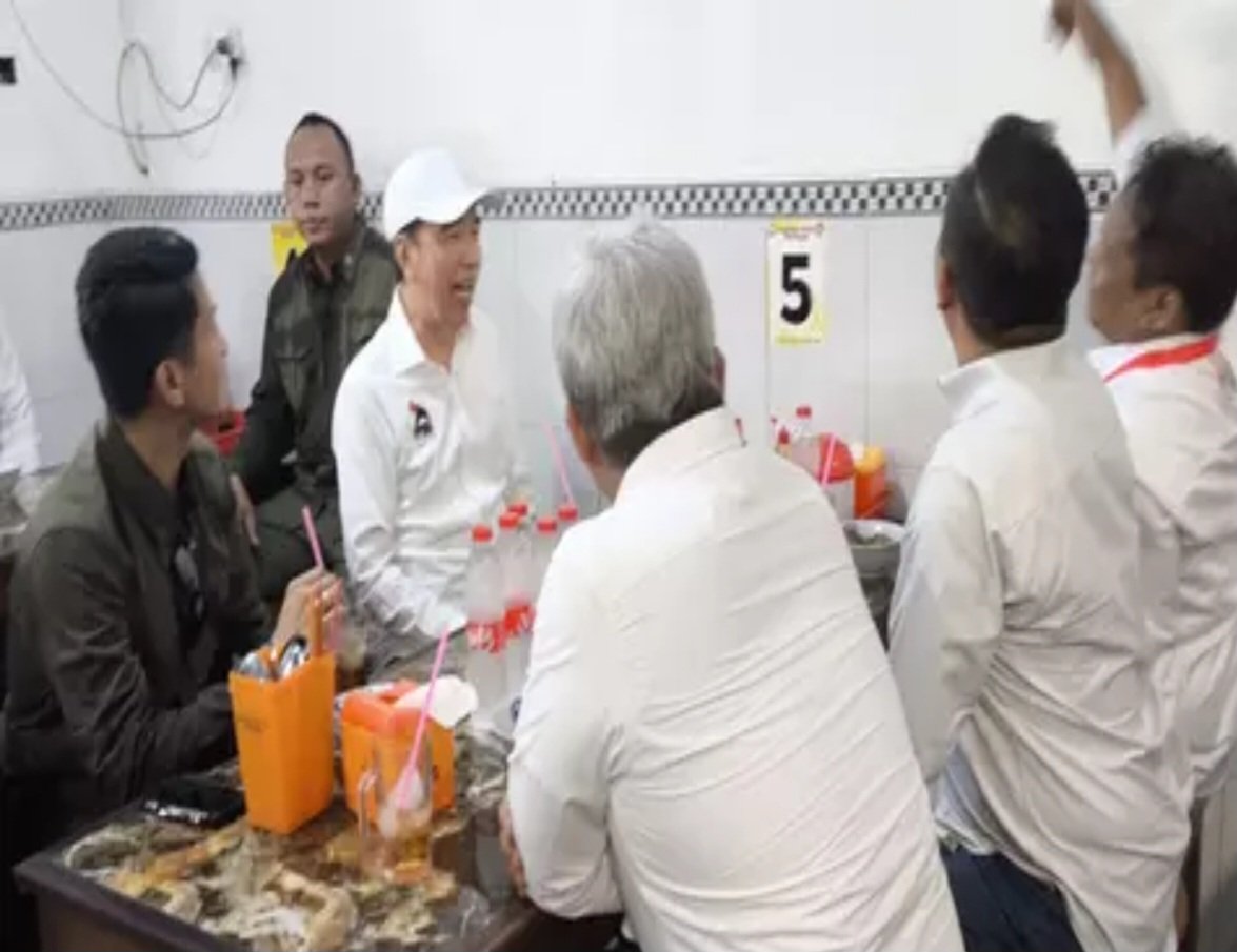 Ribuan Warga Sambut Jokowi di Cikarang, Sambil Makan Bakso Bareng