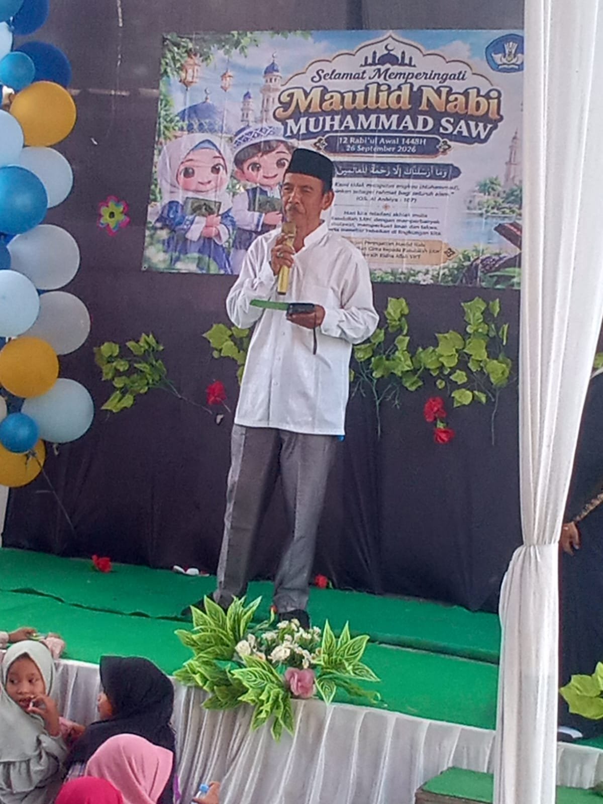Antusias Murid SDN Karanganyar 02 Dalam Memperingati Maulid Nabi Muhammad SAW 1448 Hijriah