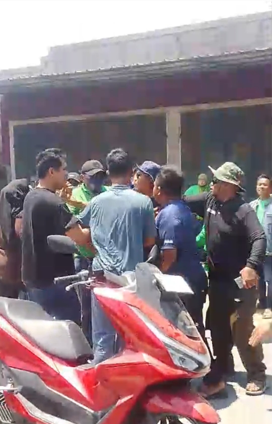 Kampanye Pilkades Kedung Pengawas Memanas, Pendukung Dua Calon Terlibat Keributan di Depan Rumah H.Nasarudin